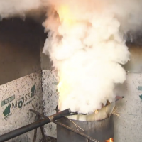 山本鮮魚店の独自藁焼き製法「燻し焼き」