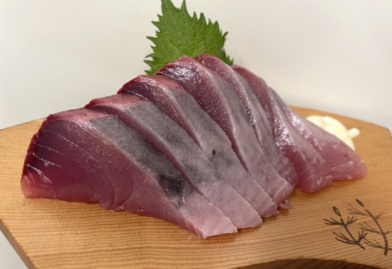 港直送 天然新鮮鰹 75センチ前後 5〜6キロ 港直送 天然新鮮鰹 75センチ