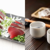 かつおの藁焼きタタキと日本酒を並べている画像