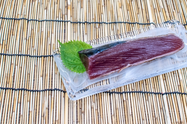 パックに入れられた高知県のかつおのたたき