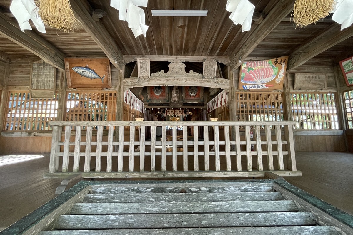 久礼八幡宮の中のかつお絵馬とかつおのタタキ絵馬