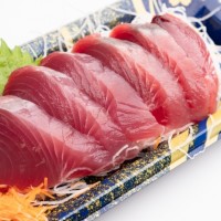 スーパーで刺身の状態で売られているかつお